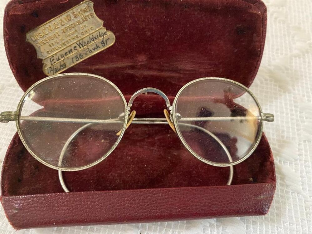 Vtg 1939 childs round wire frames & burgundy case,